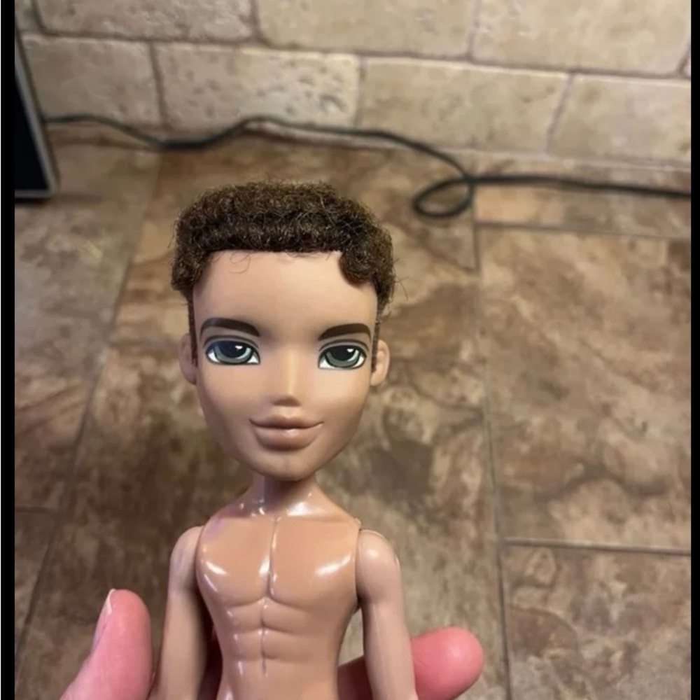 Vintage Bratz Dylan doll with pillows and Accessories - 2002 - Picture 3 of 10